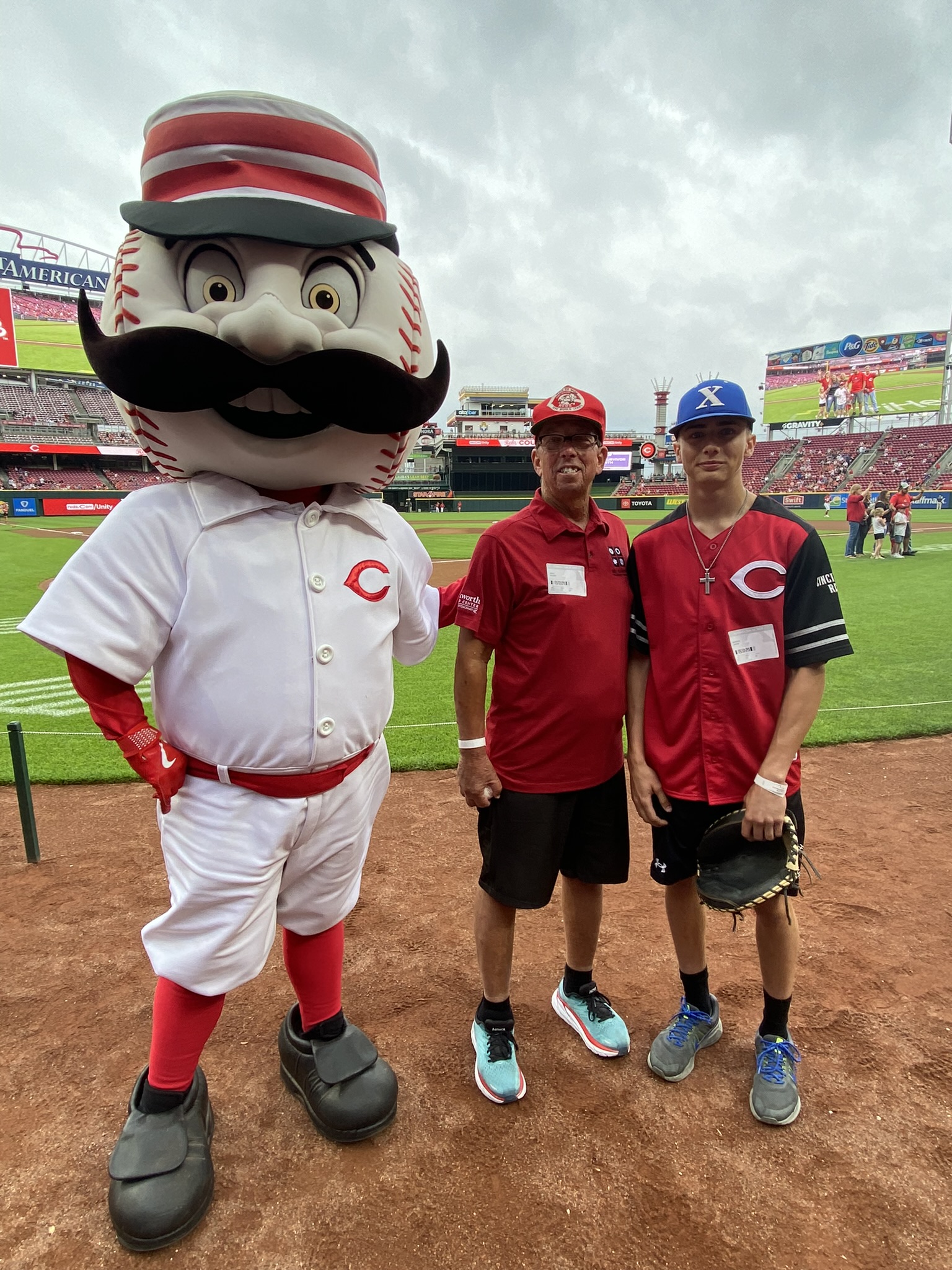 Steve Meyers, 2023 Pitching for Platelets Winner (left)